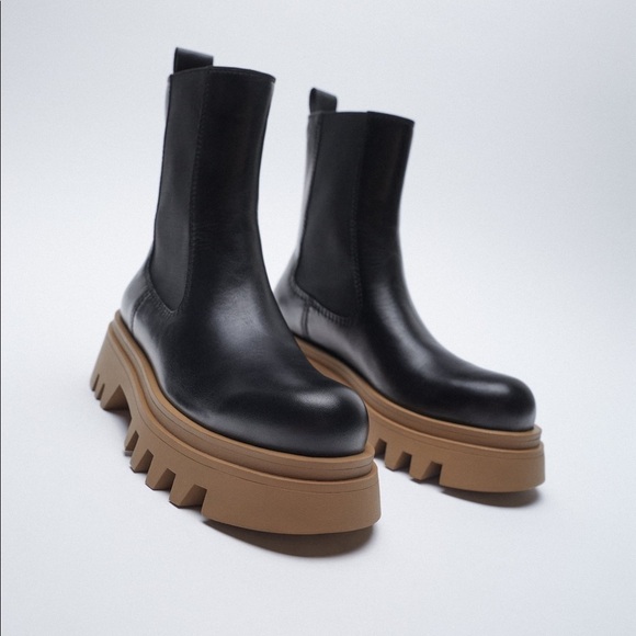 NWT. Zara Black Flat Leather Ankle Boots. Size 8. - Picture 2 of 7